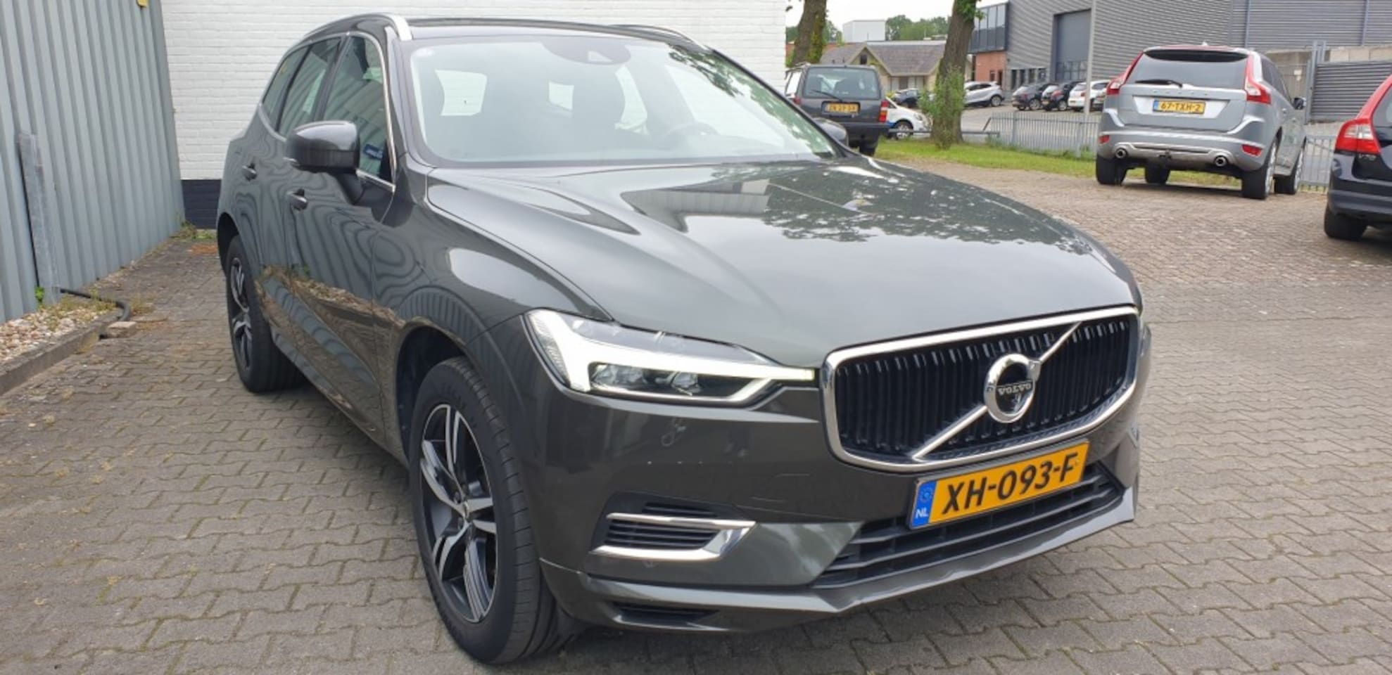 Volvo XC60 - 2.0 T8 TWIN ENGINE AWD MOMENTUM  Panoramadak - AutoWereld.nl