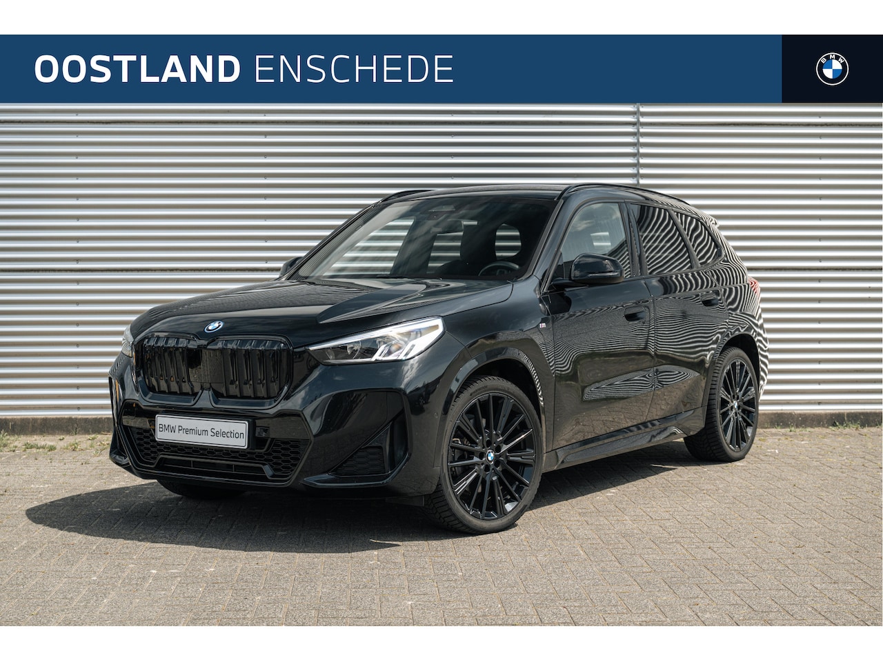 BMW iX1 - xDrive30 M Sport / Trekhaak / Achteruitrijcamera / M Adaptief onderstel / Sportstoelen / P - AutoWereld.nl