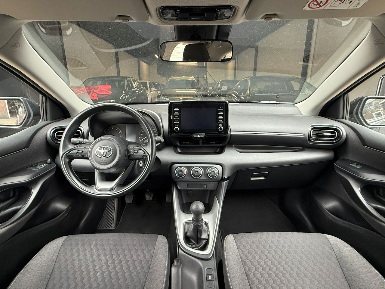 Toyota Yaris - 1.0 VVT-i Dealer Onderh | Cruise Control 2023 - AutoWereld.nl