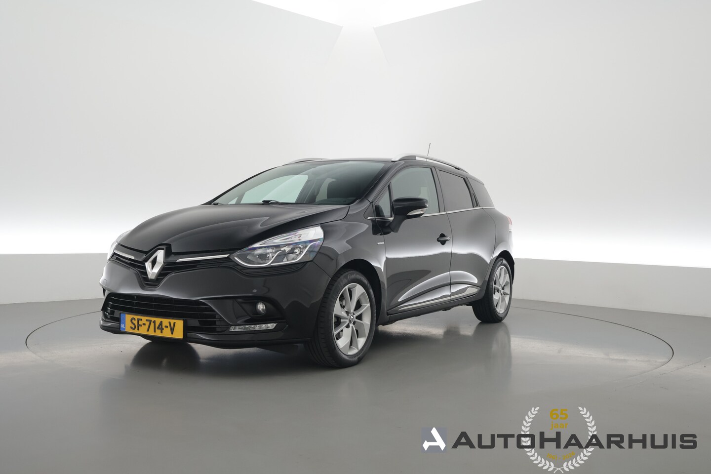 Renault Clio Estate - 1.2 TCe Limited 120 pk | Trekhaak | Cruise Control | Bluetooth | Airco | PDC+A | DAB | Nav - AutoWereld.nl