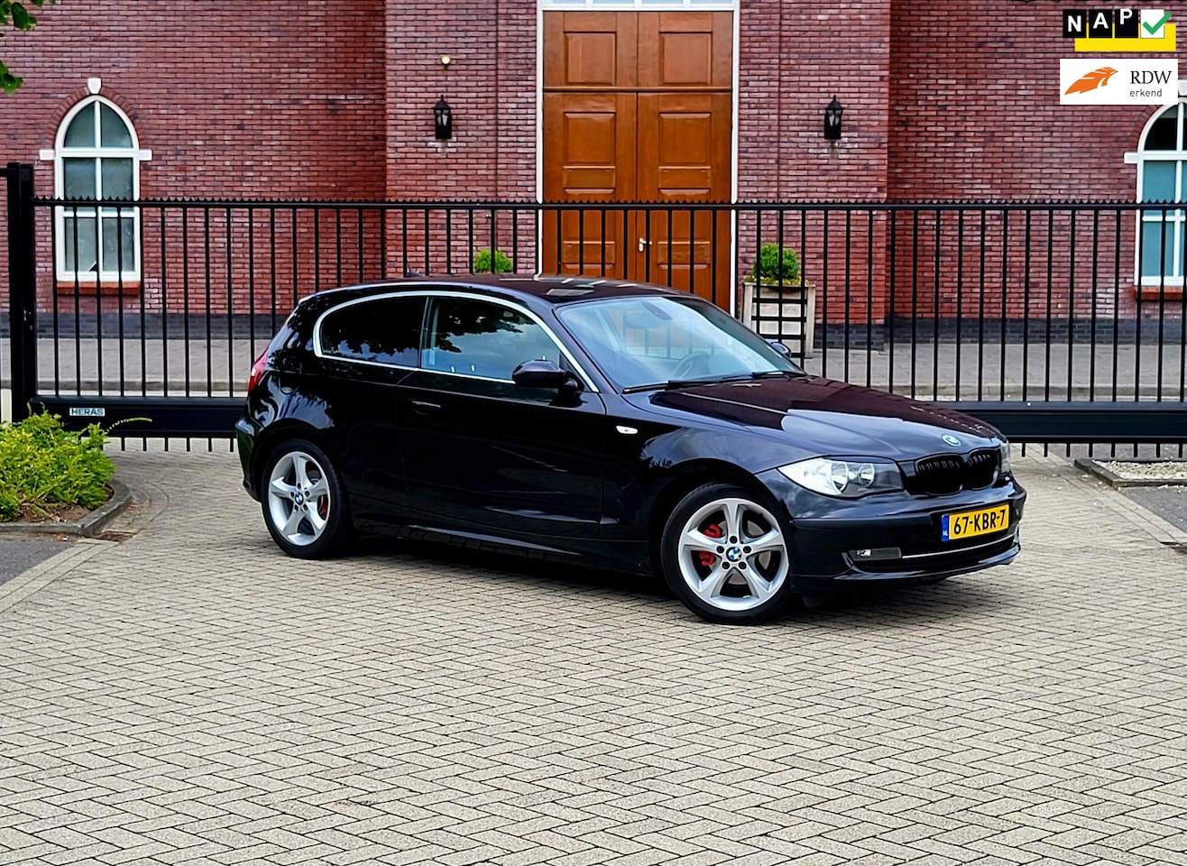 BMW 1-serie - 116i Business Line / Airco / Navi / Camera / Bluethoot / Apk - AutoWereld.nl