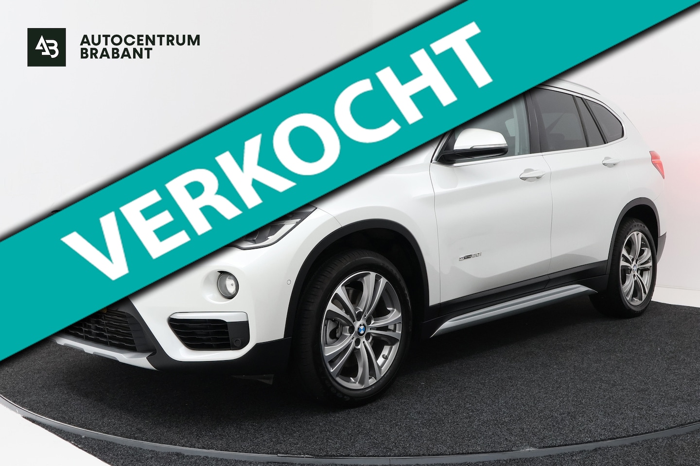 BMW X1 - SDrive20i High Executive (PANORAMADAK, HARMAN/KARDON, GROOT-NAVIGATIE, STOELVERWARMING, DE - AutoWereld.nl