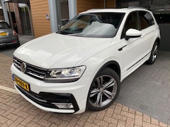 Volkswagen Tiguan - 1.4 TSI Connected Series | R-line| Pano| Stoelverw/ Massage| Trekhaak