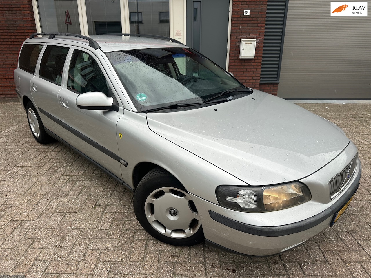 Volvo V70 - 2.4 Comfort Line / Airco / Cruise / AUT / NAP - AutoWereld.nl