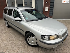 Volvo V70 - 2.4 Comfort Line / Airco / Cruise / AUT / NAP
