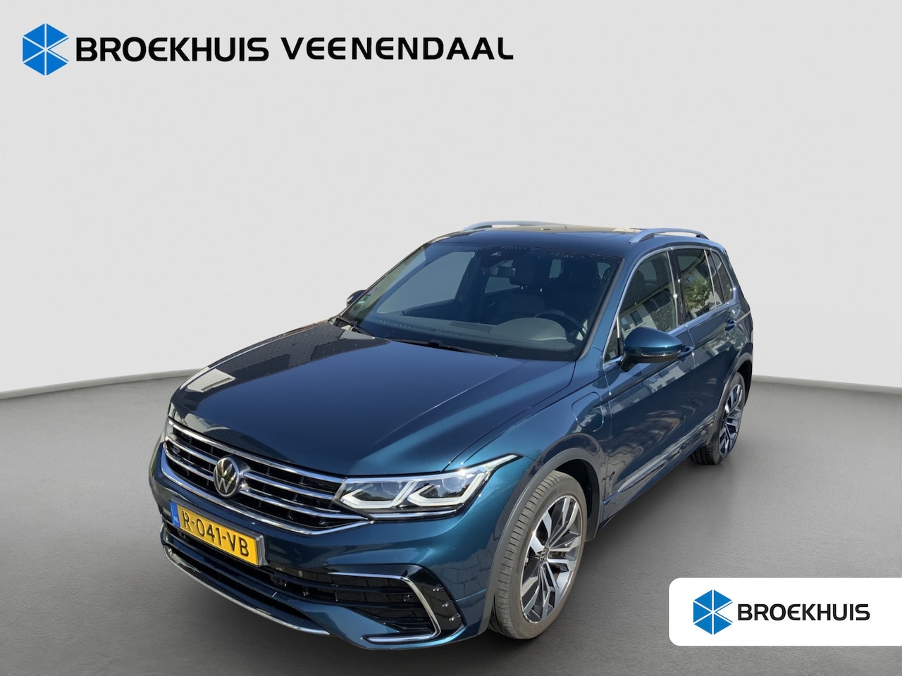 Volkswagen Tiguan - 1.4 TSI eHybrid R-Line 245pk | Org. NL | Pano | Adap. Cruise Control | Climate Control - AutoWereld.nl