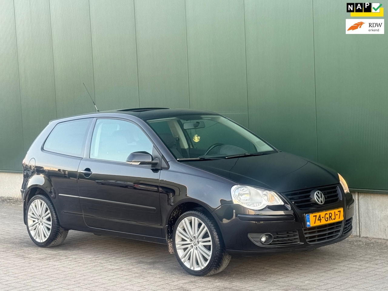Volkswagen Polo - Topstaat 1.4-16V Comfortline | AUTOMAAT | OPENDAK | R32 VELGEN | Nieuwe APK | Weinig KM | - AutoWereld.nl