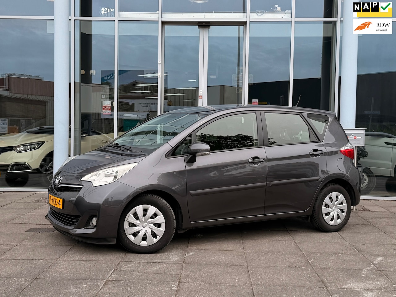 Toyota Verso S - 1.3 VVT-i Aspiration|Nap|Camera|Start-Stop - AutoWereld.nl