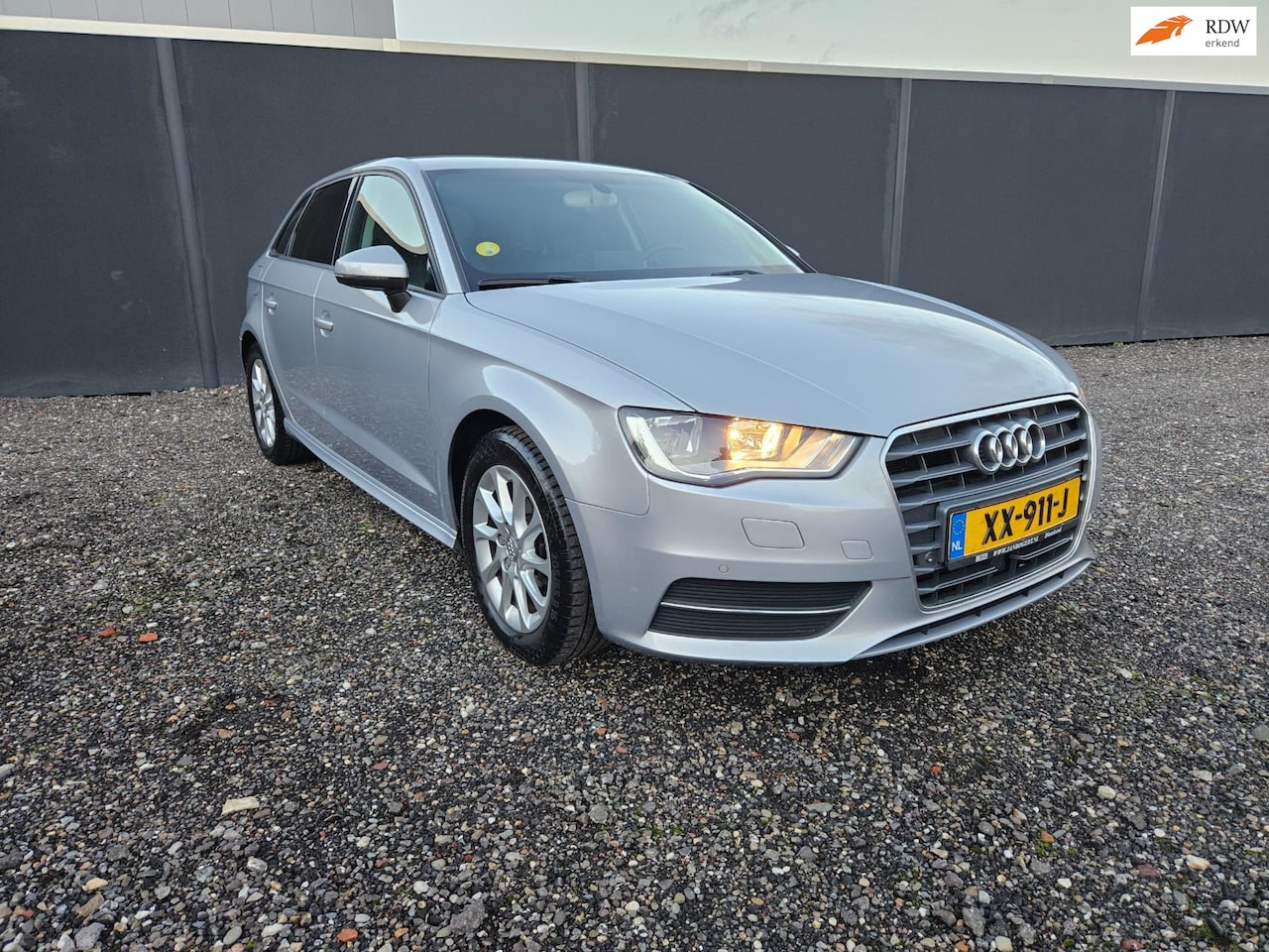 Audi A3 Sportback - 1.6 TDI ultra Attraction Pro Line plus *LEDER-NAVI-TREKHAAK - AutoWereld.nl