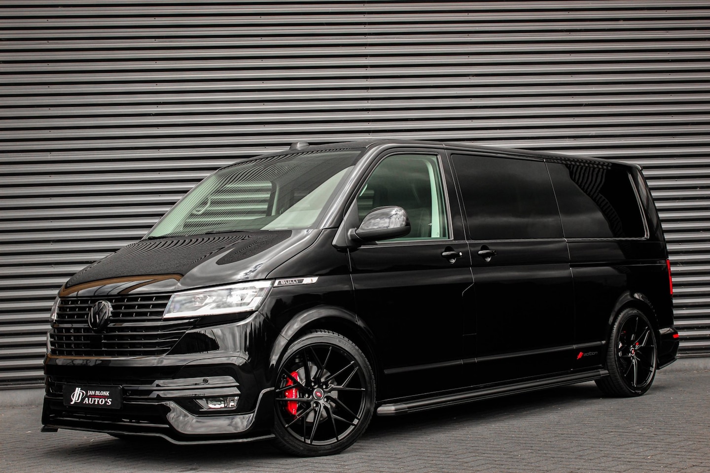 Volkswagen Transporter - 2.0 TDI L2H1 150PK BULLI DC DUBBEL CABINE / LEIGHTONVANS BODYKIT / FULL OPTINS / LEDER / F - AutoWereld.nl