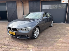 BMW 3-serie - 330e, HYBRIDE, LEER , NAVI , TREKHAAK, DUBBELSET WIELEN MET NW WINTERBANDEN