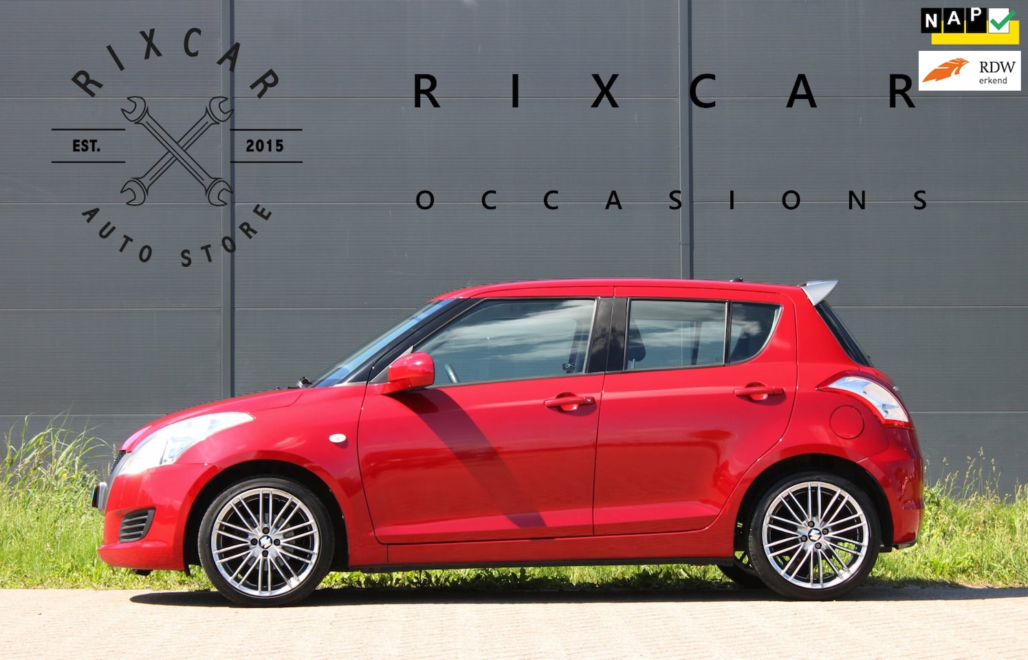 Suzuki Swift - 1.2 Summer Sport 17INCH Stoelverwarming Dakspoiler !!NIEUWBINNEN!! - AutoWereld.nl