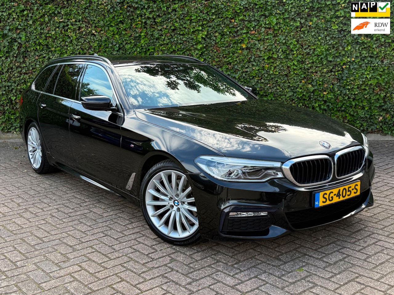 BMW 5-serie Touring - 520i High Executive | M-Pakket | Leder | Trekhaak - AutoWereld.nl