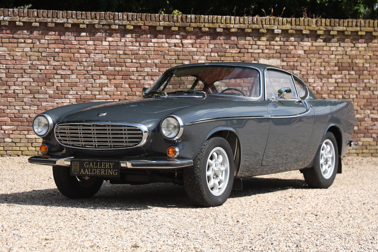 Volvo P1800 - P1800S "Restored with sympathy" "Restored and rebuilt with sympathie" by an Volvo enthusia - AutoWereld.nl