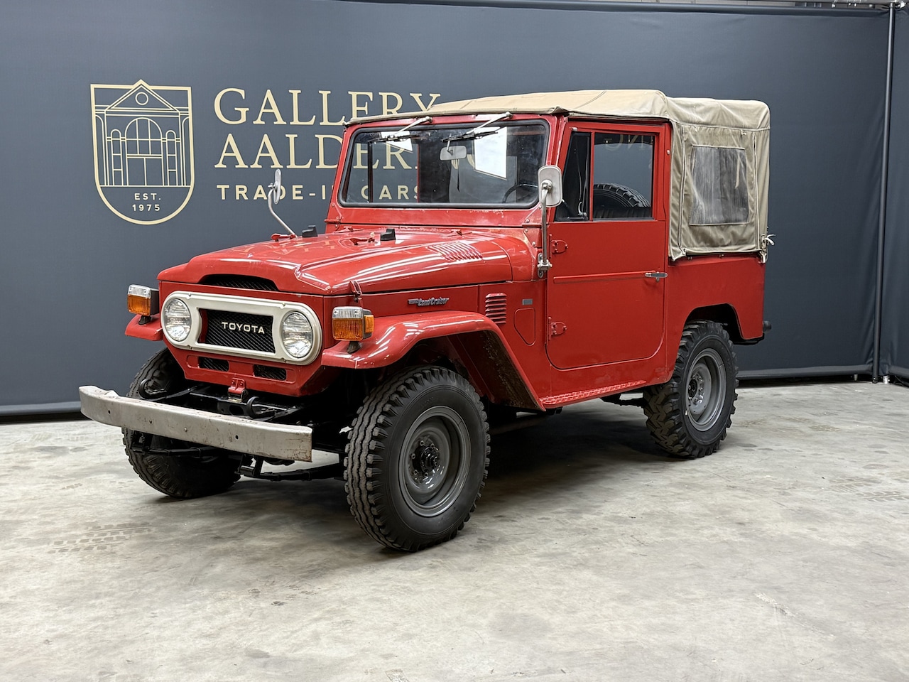 Toyota Land Cruiser - FJ40 (Petrol) Vinyl Top "Freeborn Red" In its original condition and in good structural or - AutoWereld.nl