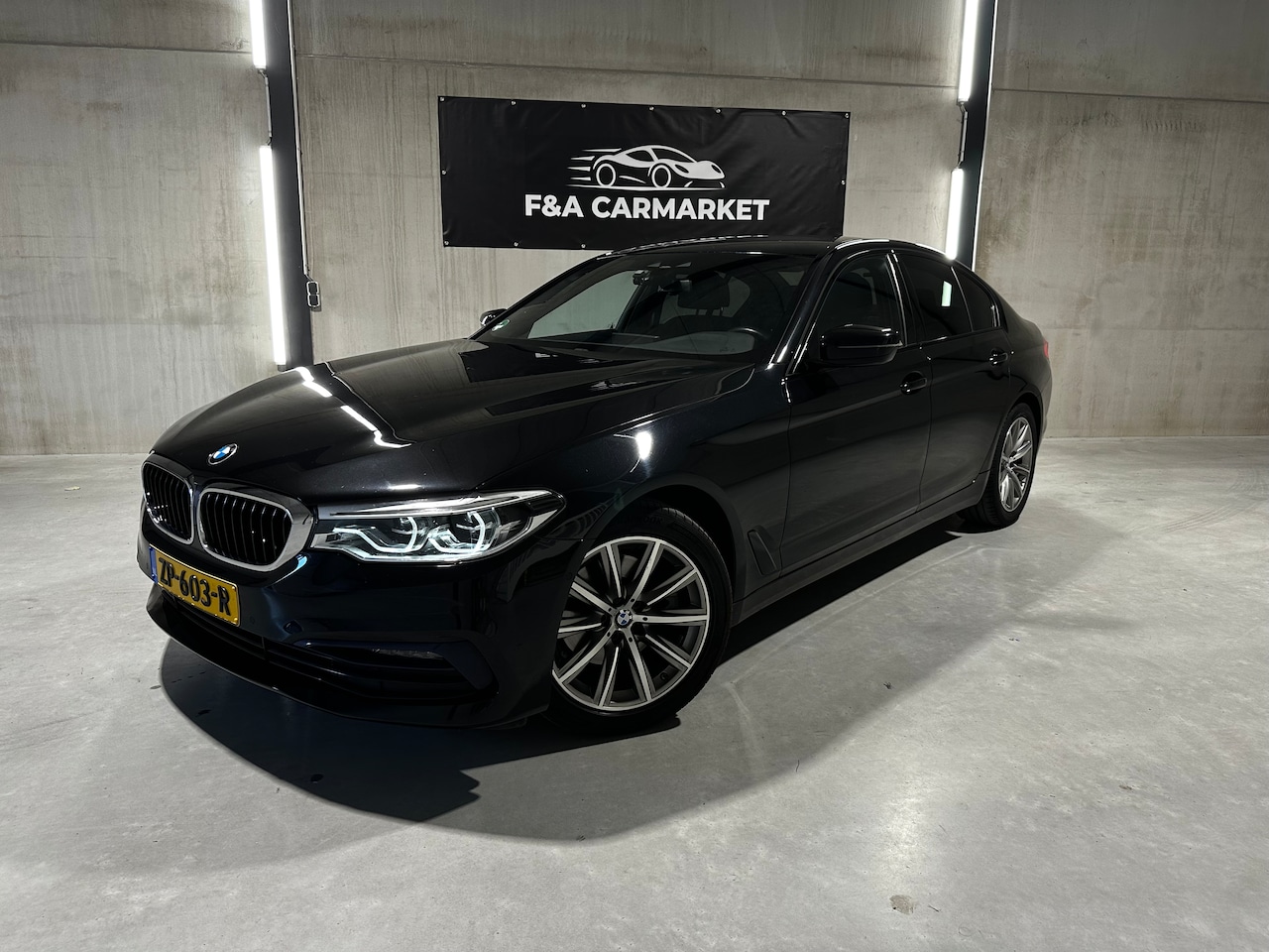 BMW 5-serie - 520i High Executive Edition BMW 5-Serie 520i SportLine | 6 mnd Garantie | Harman Kardon | NAP - AutoWereld.nl