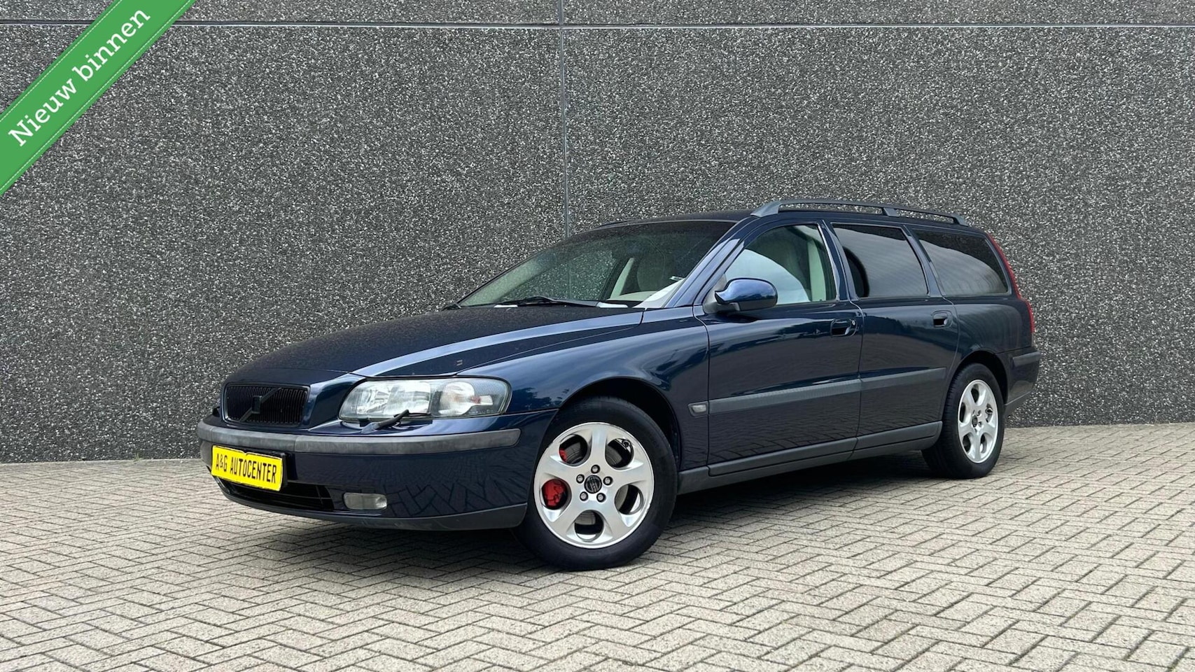 Volvo V70 - 2.4 T/1e Eig/200PK/Airco/CruiseContr/Leer/Trekhaak - AutoWereld.nl