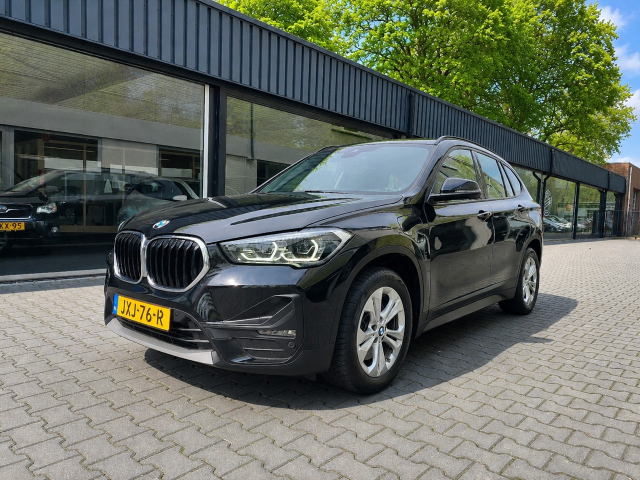 BMW X1 - XDrive25e Head up display Navi Clima Cruise PDC Achteruitrij camera Trekhaak 17 inch Autom - AutoWereld.nl