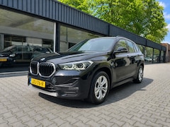 BMW X1 - XDrive25e Head up display Navi Clima Cruise PDC Achteruitrij camera Trekhaak 17 inch Autom