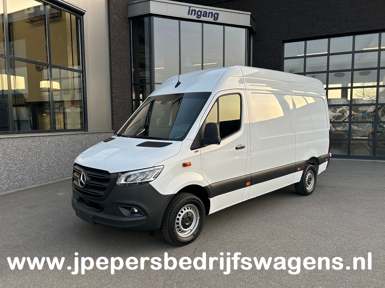 Mercedes-Benz Sprinter - 317 CDI L2 H2 Pro LED / MBUX / Navigatie / Camera / Parkeersensoren / Cruise control / Air - AutoWereld.nl