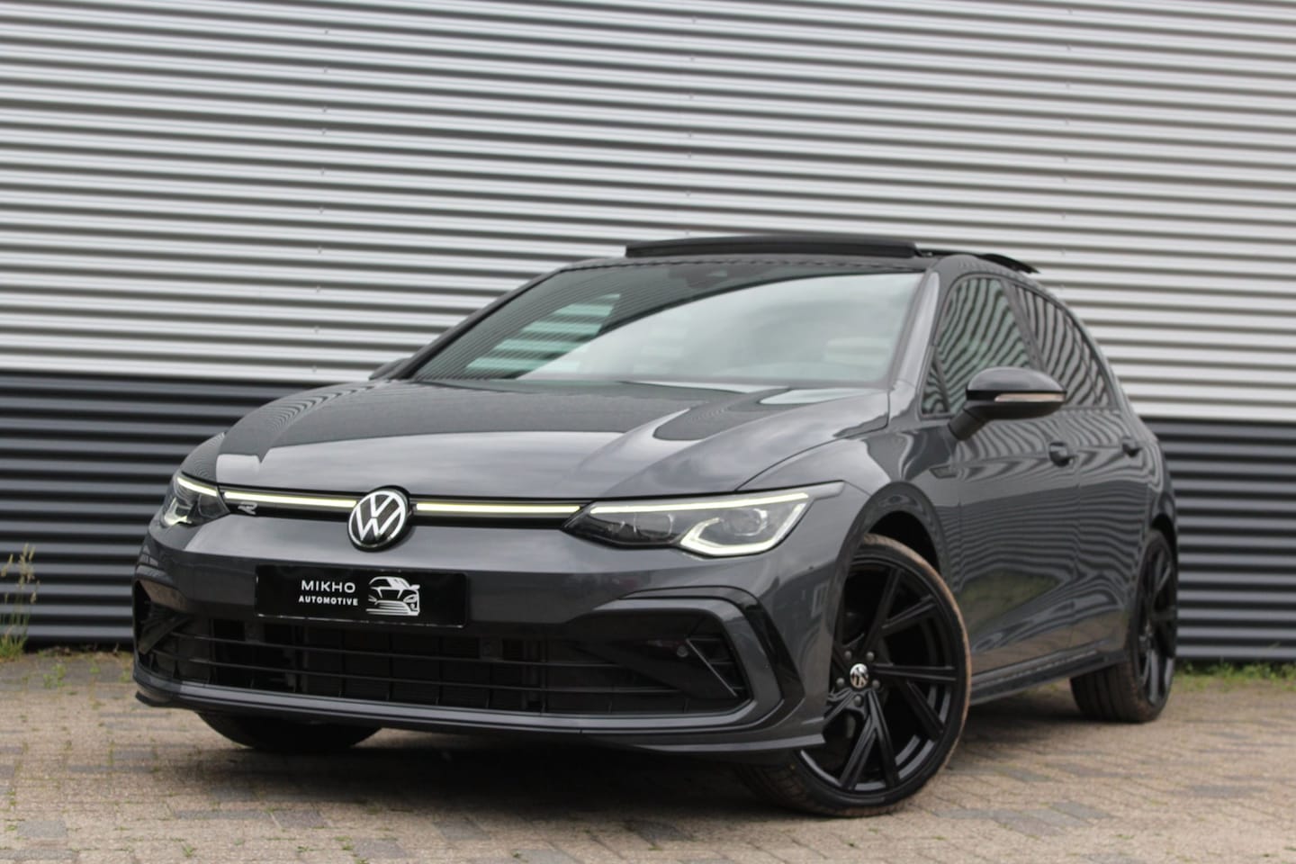 Volkswagen Golf - 1.5 eTSI 3x R-Line | Panoramadak | Camera | Sfeerverlichting | IQ Light | Adaptive cruise - AutoWereld.nl