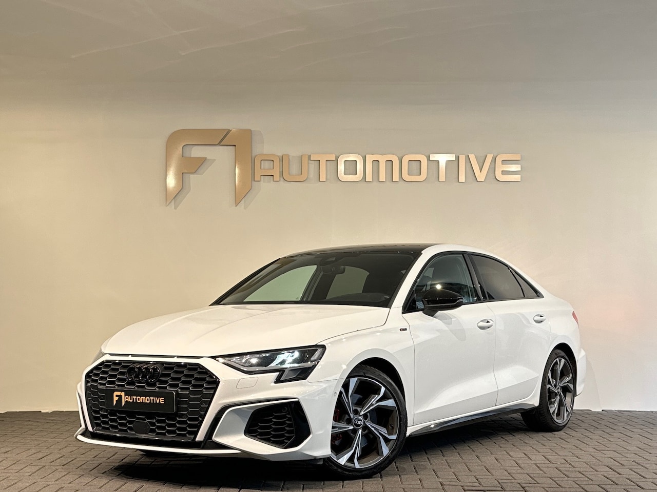 Audi A3 Limousine - 30 TFSI Business edition Keyless|CarPlay - AutoWereld.nl