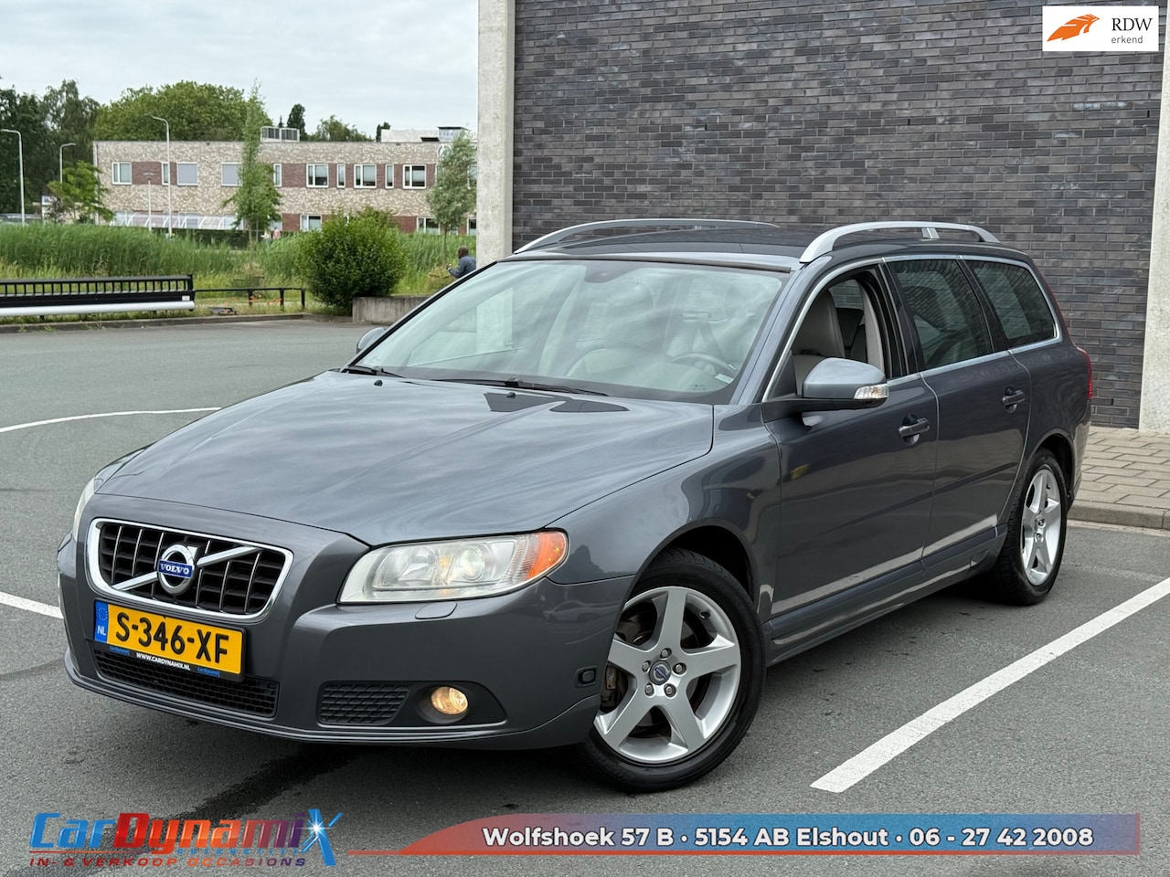 Volvo V70 - 2.5FT Summum | LPG-G3 | Nwe Kopp. | APK'27 | Leder | Four-C - AutoWereld.nl
