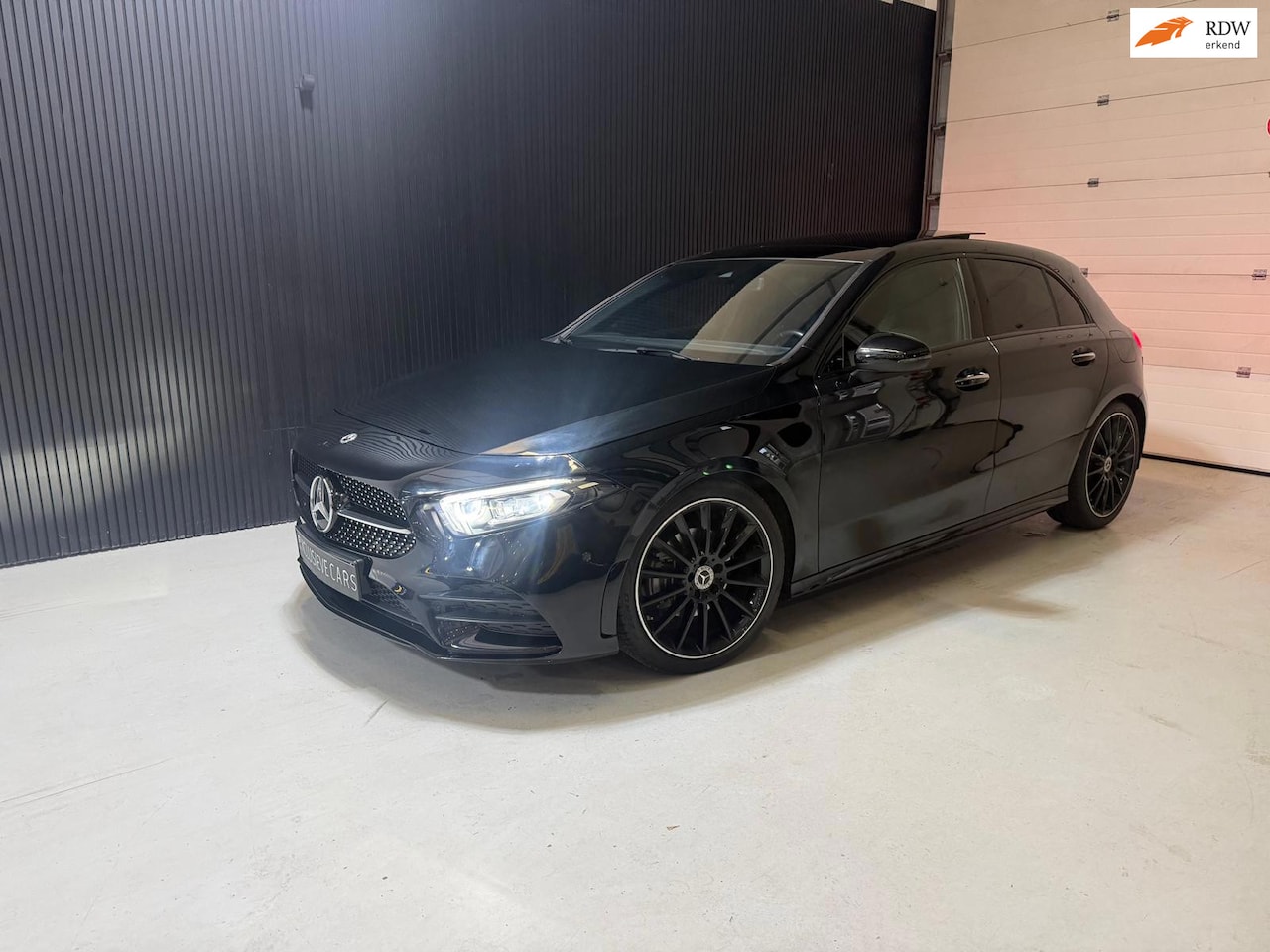 Mercedes-Benz A-klasse - 200 AMG Line pano/keyless/burmester/cam/ - AutoWereld.nl