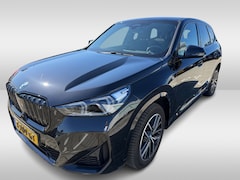 BMW iX1 - xDrive30 Launch Edition 67 kWh M Sport / Trekhaak / 360Camera / Head-up / Leder / CarPlay