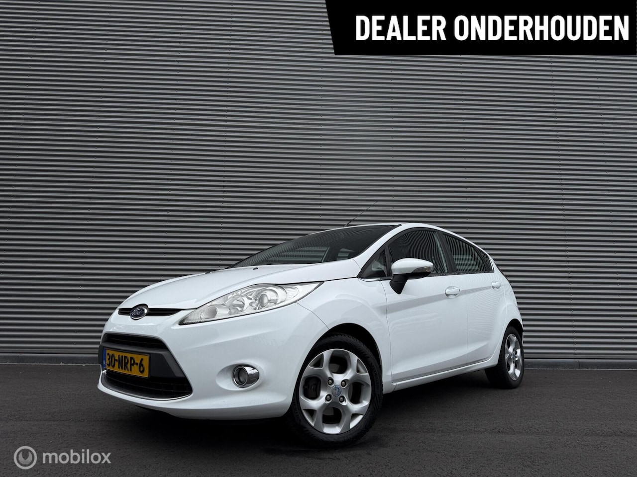 Ford Fiesta - 1.25 82PK Titanium | Cruise | Clima | Parkeersensor | Dealer onderhouden - AutoWereld.nl