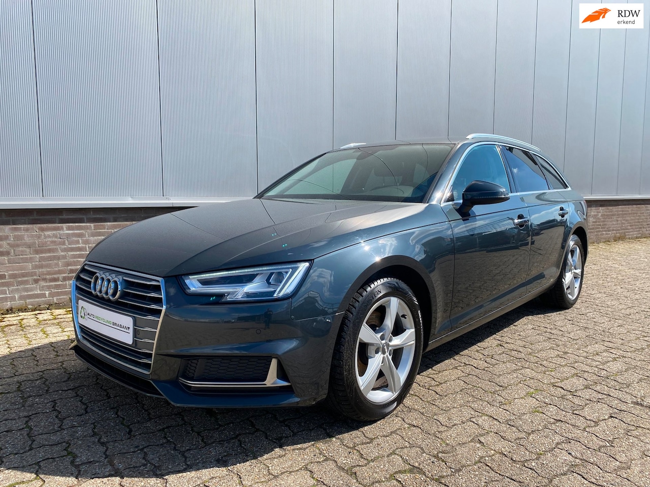 Audi A4 Avant - 30 TDI Sport-Line Dynamische verlichting, Leer, Navi, Trekhaak - AutoWereld.nl