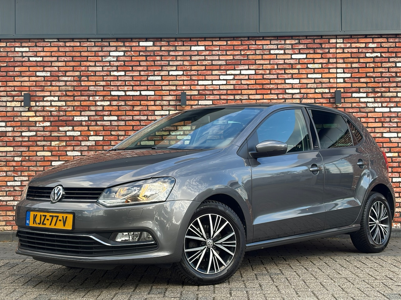 Volkswagen Polo - 1.2 TSI Allstar Cruise Stoelverw Pdc Bluetooth LM Voll.Onderhouden! - AutoWereld.nl