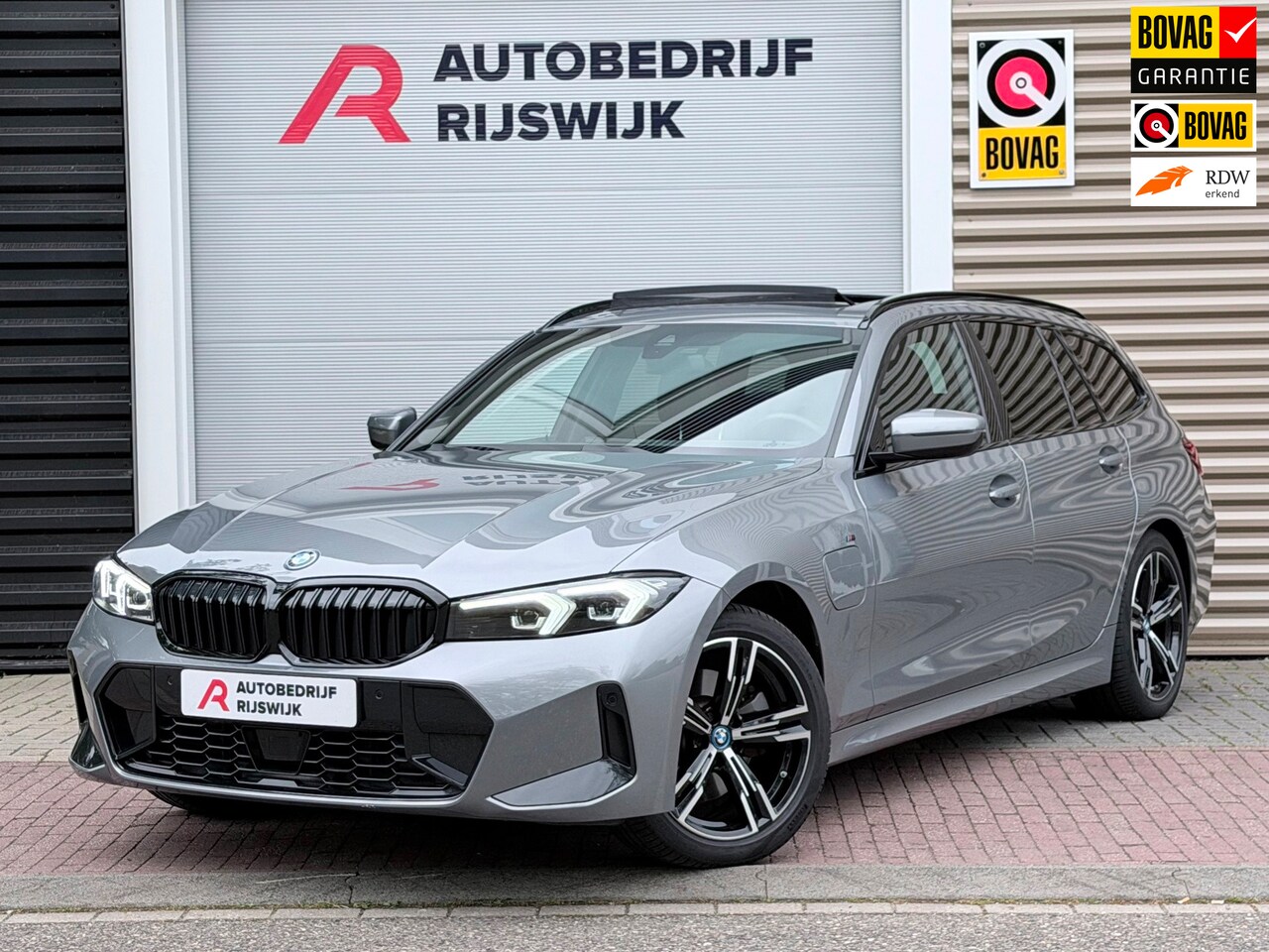 BMW 3-serie Touring - 320e Pano/Camera/Trekhaak - AutoWereld.nl