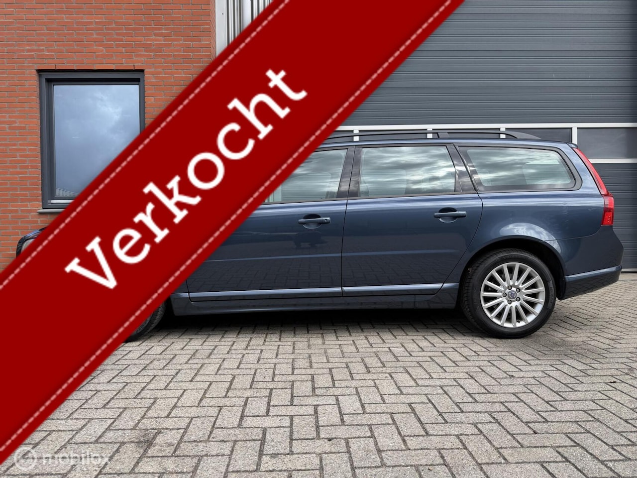 Volvo V70 - 2.5T Momentum Aut. - leder - orig. NL - 2e eig. - AutoWereld.nl