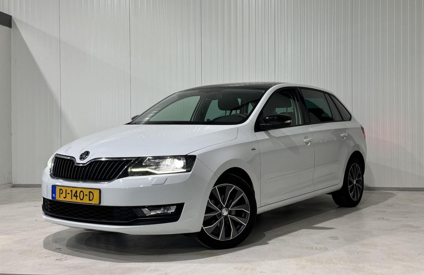 Skoda Rapid Spaceback - 1.0 TSI |TREKHAAK|CARPLAY PANORAMADAK - AutoWereld.nl