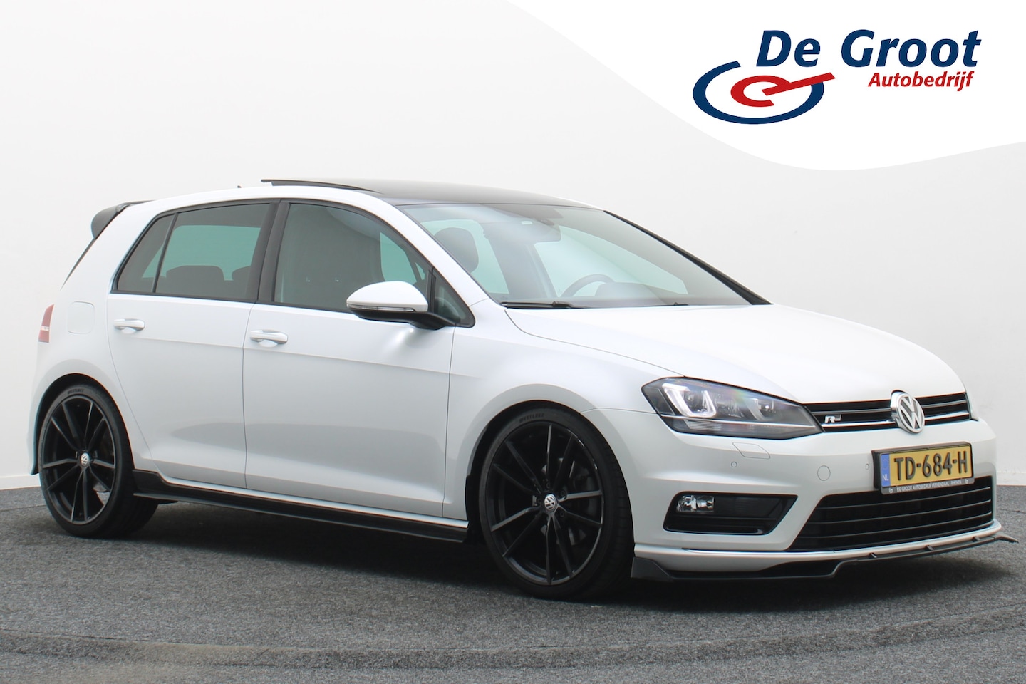 Volkswagen Golf - 1.4 TSI DSG R-Line Panoramadak, Sportstoelen, Stoelverwarming, Camera, Apple Carplay, 19'' - AutoWereld.nl