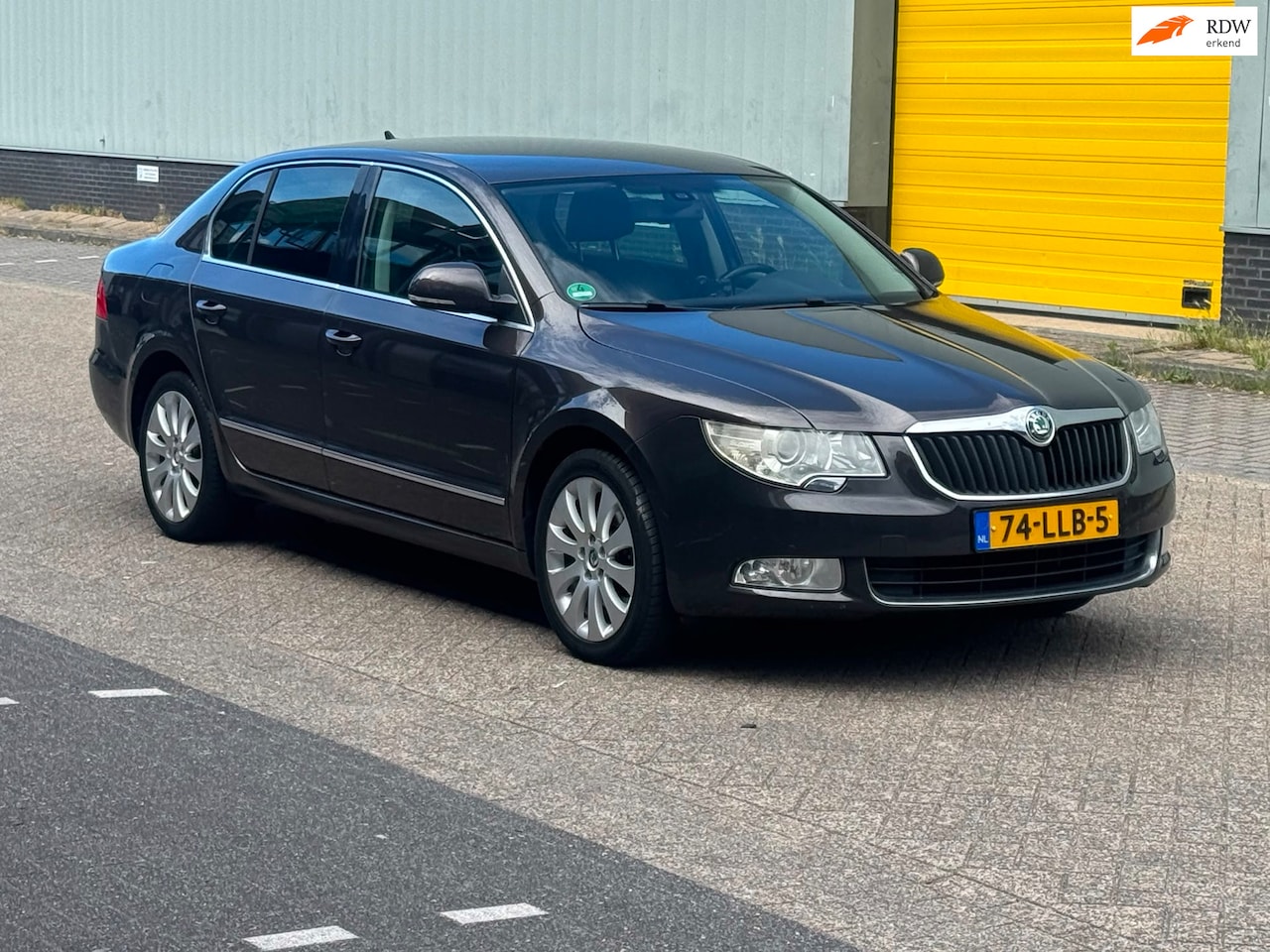 Skoda Superb - 1.8 TSI Elegance Business Line/Automaat/navigatie/airco - AutoWereld.nl