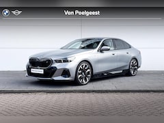 BMW i5 - Sedan eDrive40 84 kWh | M-Sport Pro | Bowers & Wilkins | Trekhaak | Panoramadak | Driving