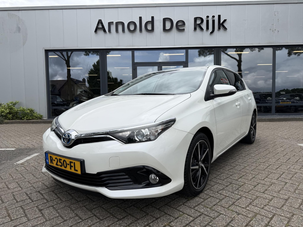 Toyota Auris - 1.8 Hybrid Black Edition 1.8 Hybrid Black Edition - AutoWereld.nl