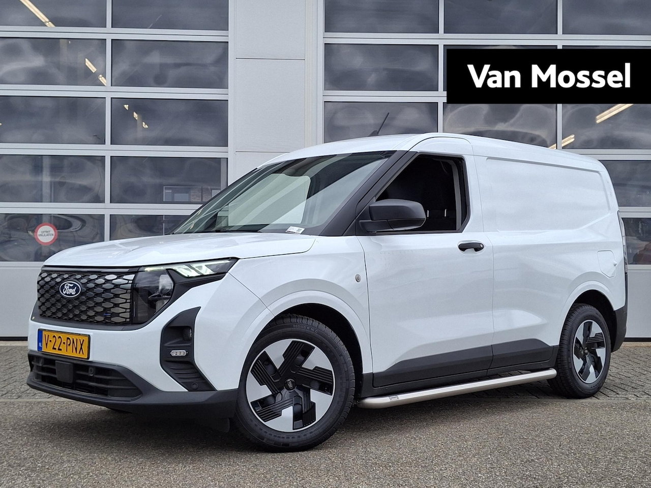 Ford E-Transit Cour. - Trend 44 kWh | Ombouw! | Trekhaak | 325KM WLTP | Omvormer | Achteruitcamera | Apple Carpla - AutoWereld.nl