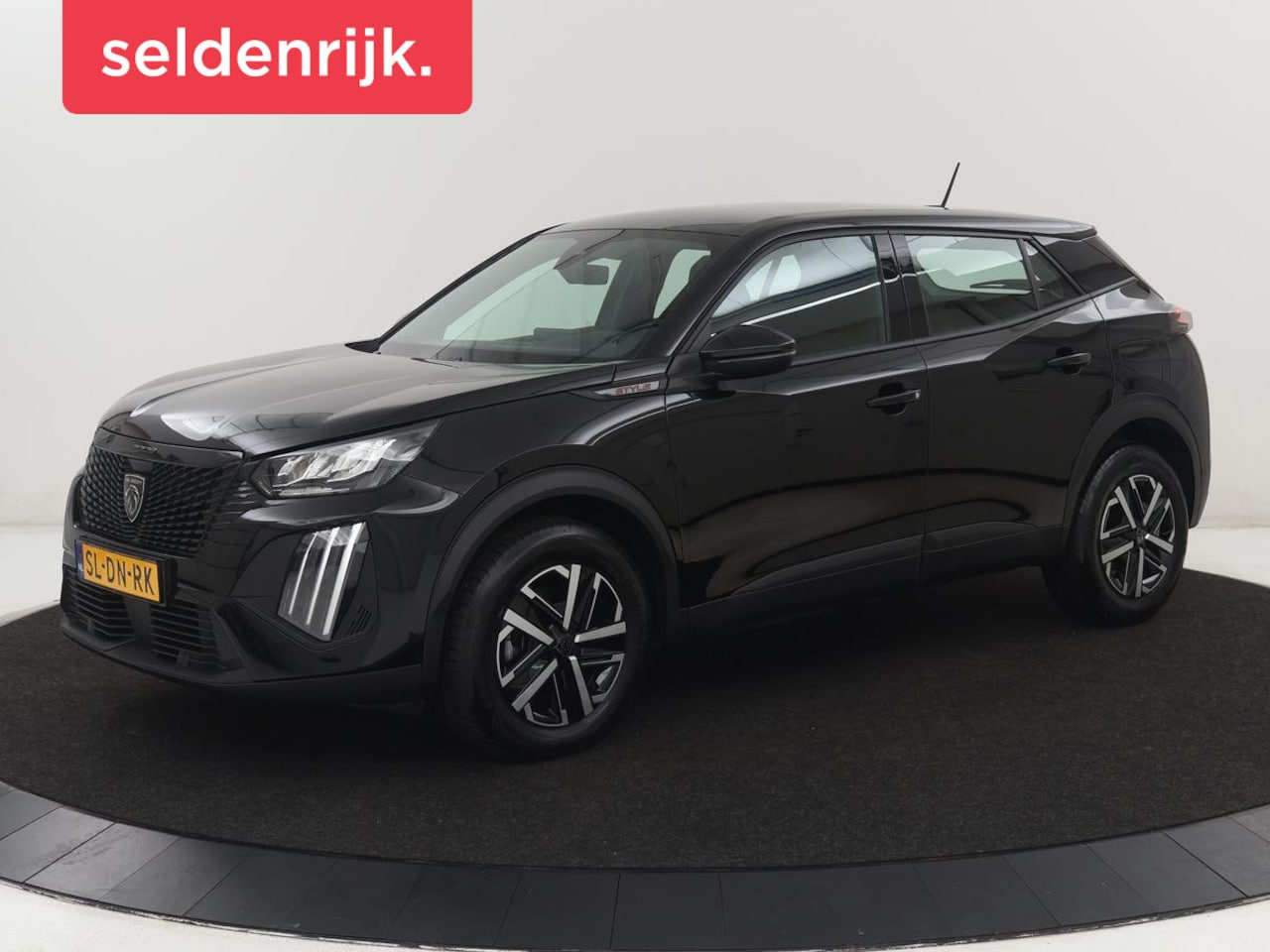 Peugeot 2008 - 1.2 Hybrid 136 Style | Automaat | Carplay | Climate control | Parkeerhulp | Full LED | Cru - AutoWereld.nl
