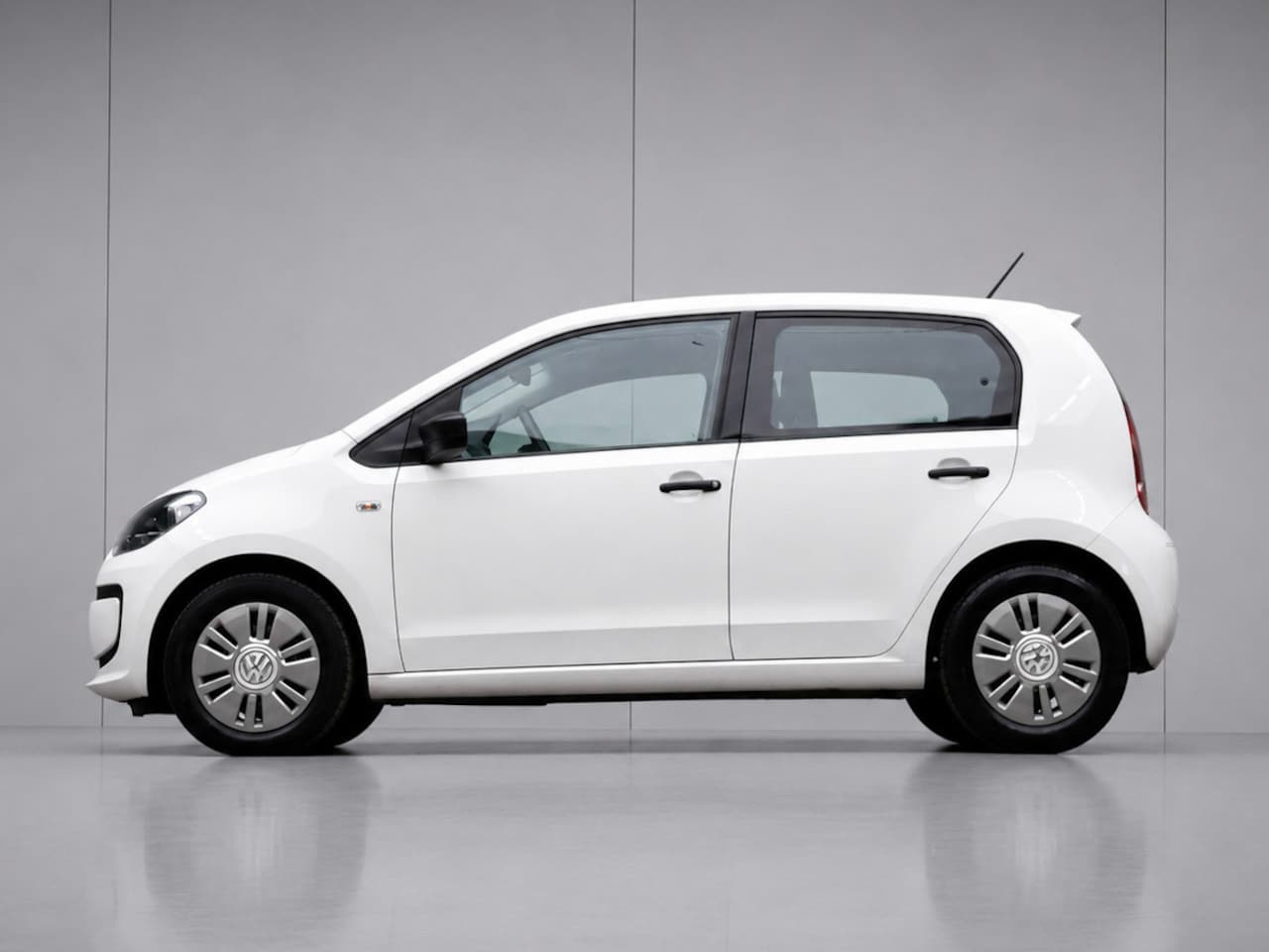 Volkswagen Up! - 1.0 take up! BlueMotion Sport (AIRCO,START/STOP SYSTEEM,WHITE EDITION,SPORTSTOELEN,NETTE S - AutoWereld.nl