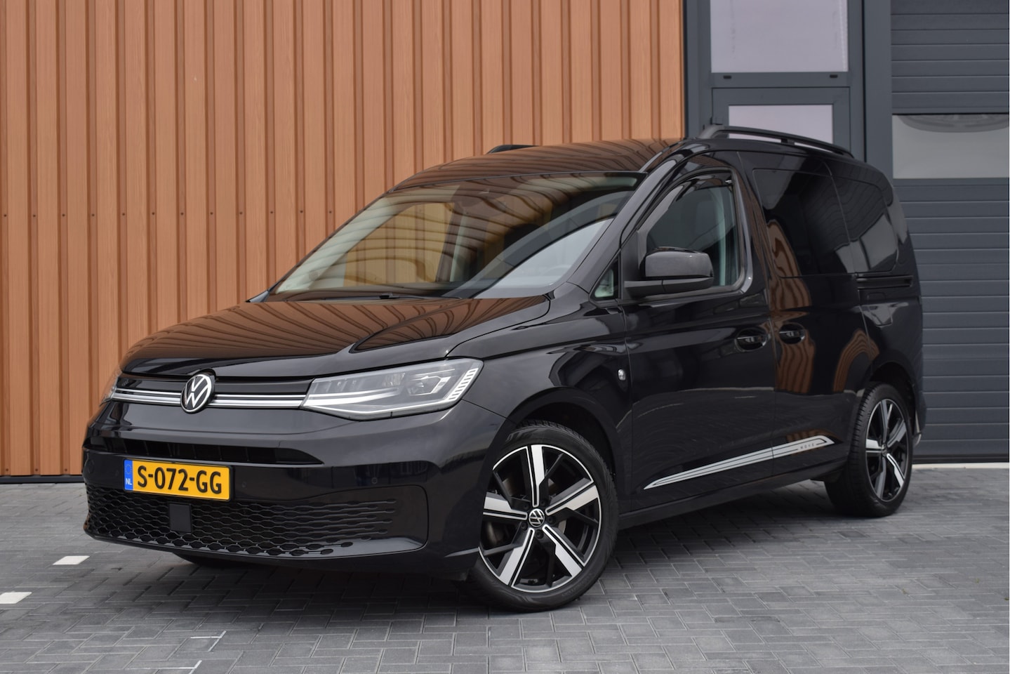 Volkswagen Caddy - 1.5 TSI DSG Move Pano | Trekhaak | Camera | ACC | LED | 18" - AutoWereld.nl