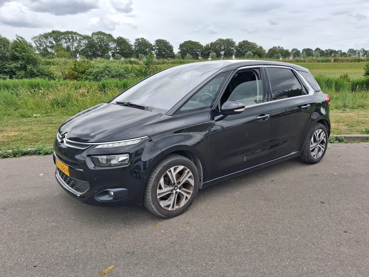 Citroën C4 Picasso - 1.6 HDi Exclusive bj 2014 zeer nette staat airco trekhaak - AutoWereld.nl