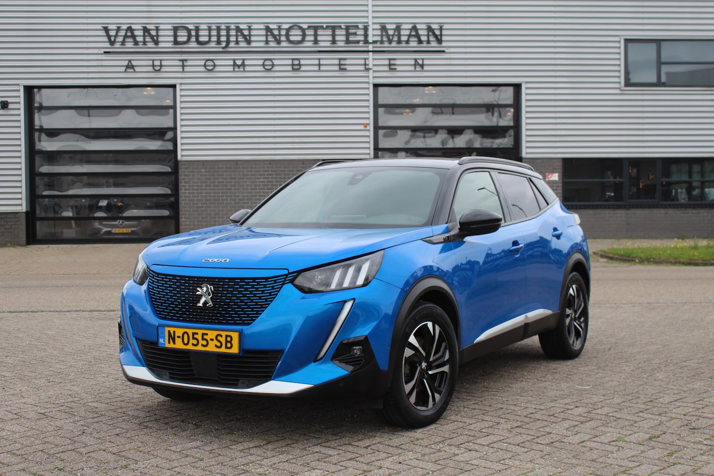 Peugeot e-2008 - EV GT Pack 50 kWh / SOH 92.8 / Carplay / Camera - AutoWereld.nl