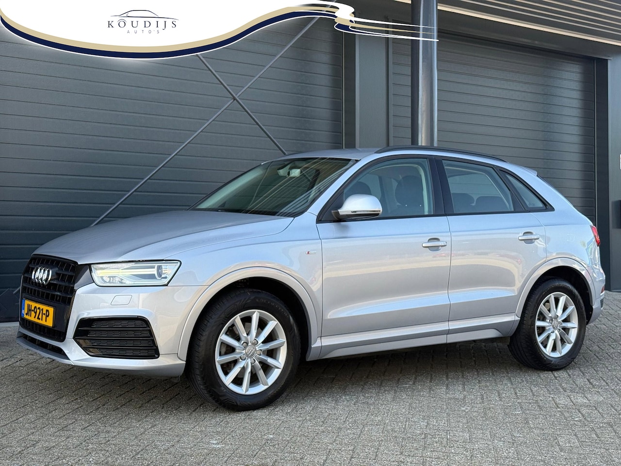 Audi Q3 - 1.4 TFSI CoD 1.4 TFSI CoD, S-line, Bi-Xenon, PDC, Elektrisch klep, Trekhaak, Zeer netjes - AutoWereld.nl