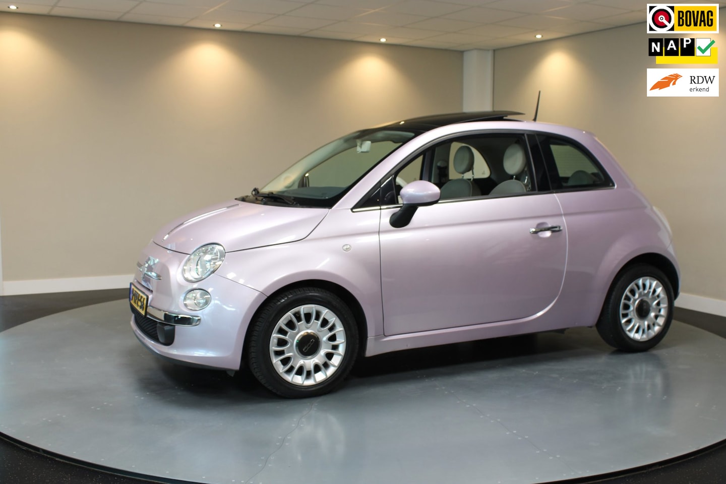 Fiat 500 - 0.9 TwinAir Turbo Lounge *Automaat* Roze! Pano/Schuifdak|2de Eigenaar|Climate|NAP|Rose - AutoWereld.nl