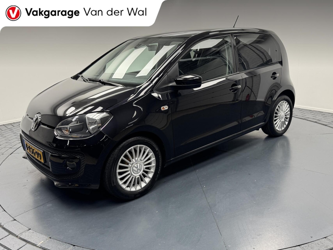 Volkswagen Up! - 1.0i high up! Airco-Cr.contr-Stoelverwarming-Parkeersensoren-Lm15''velgen - AutoWereld.nl