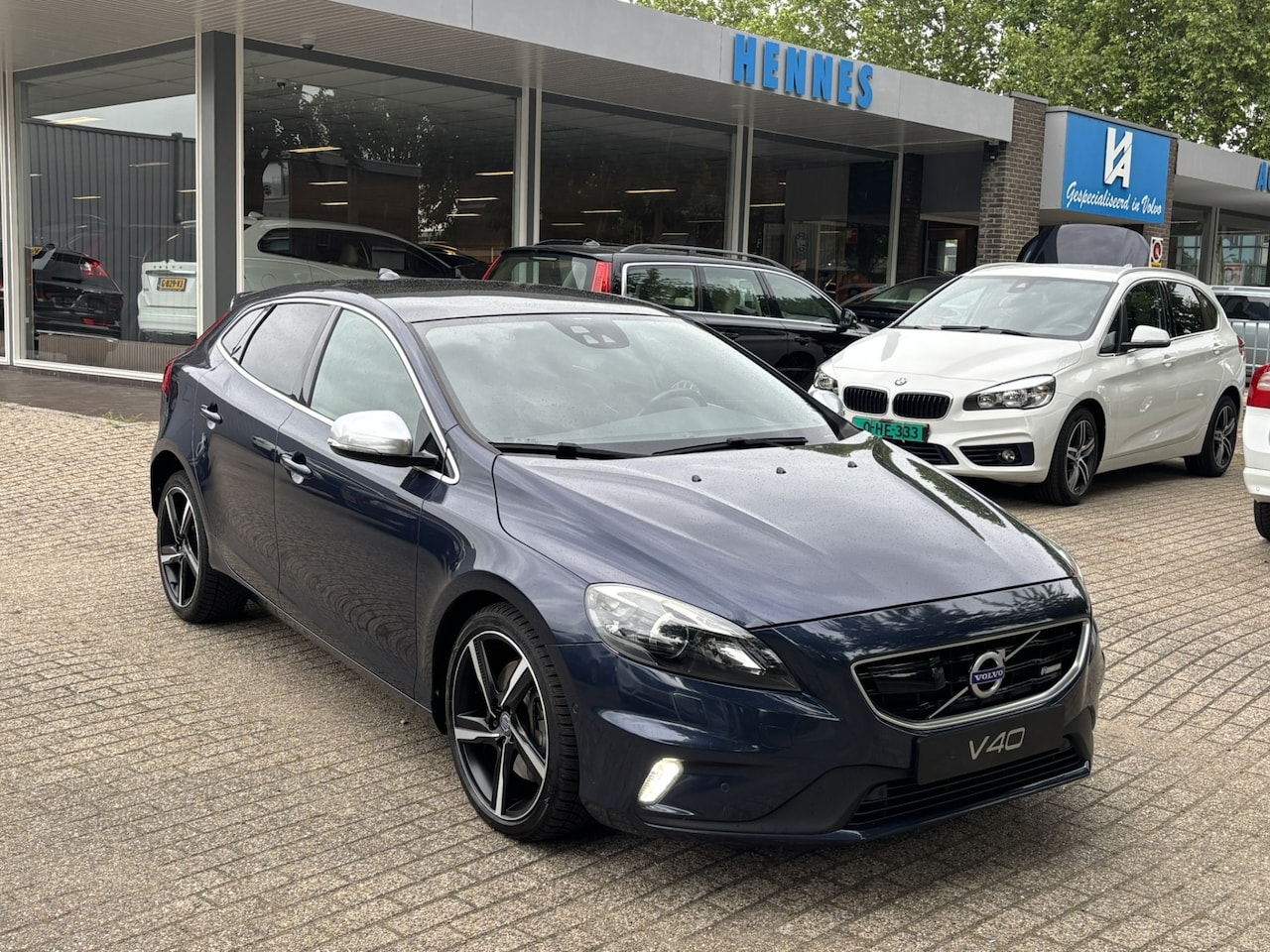 Volvo V40 - 2.5 T5 254pk R-Design Pano Keyless Driver Support Standkachel - AutoWereld.nl