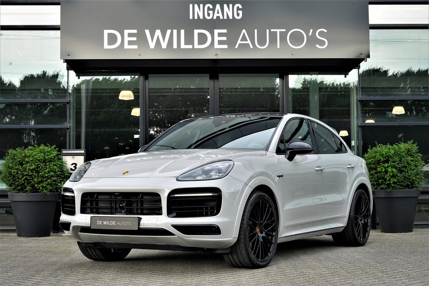 Porsche Cayenne Coupé - 3.0 E-Hybrid SportDesign 462pk Krijt 4-wielbesturing Sportuitlaat Pano 18-weg ACC - AutoWereld.nl
